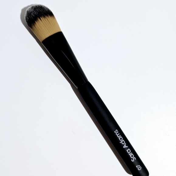 Sara Adams Cosmetiques Pro Flat Foundation Brush #07 - Picture 3 of 7